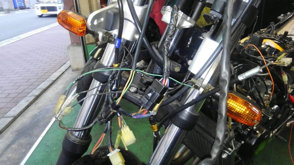 またまたまた電装の修理。 – 「R'S CRAFT」横浜のバイクショップ